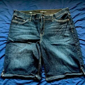 Liz Claiborne Jean Shorts Size 16